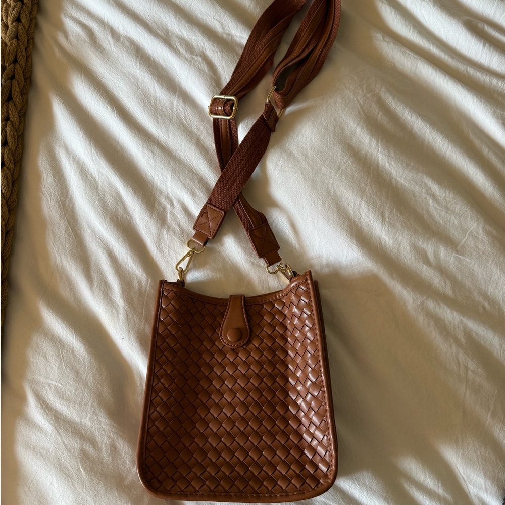 ✨NWOT Brown Woven Crossbody Bag - Picture 10 of 11